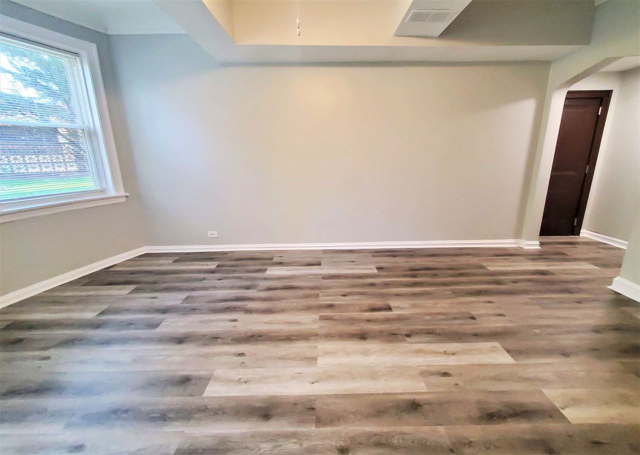 5724 N Mozart St - Photo 6 of 34