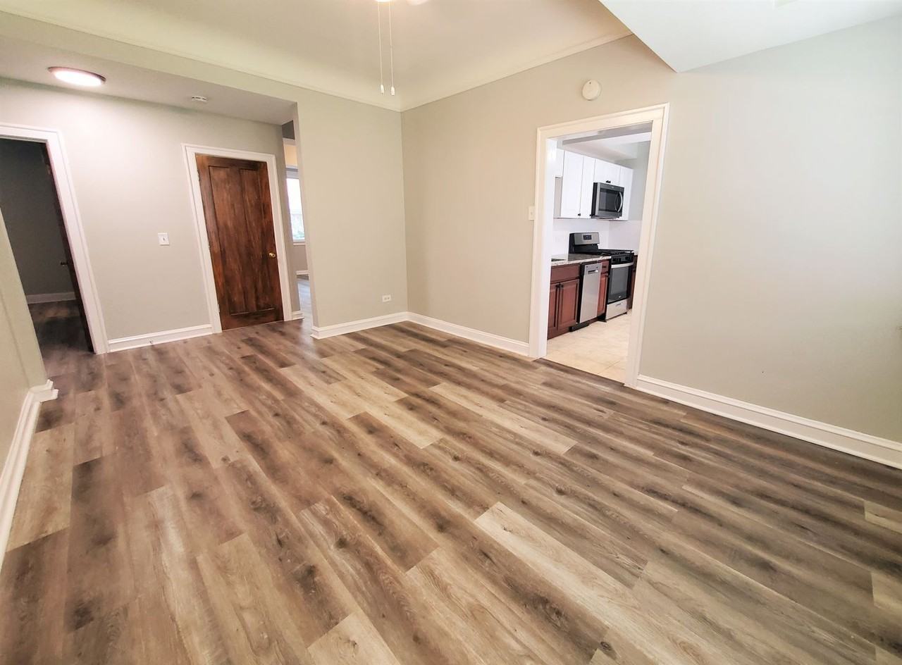 5724 N Mozart St - Photo 7 of 34