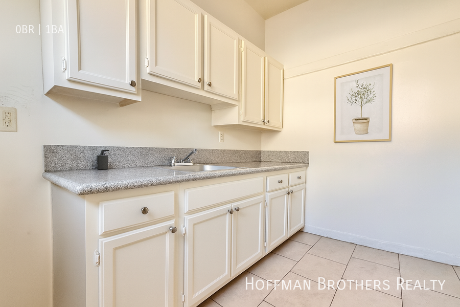 1000 S Grand View St #102 - Photo 2 of 3