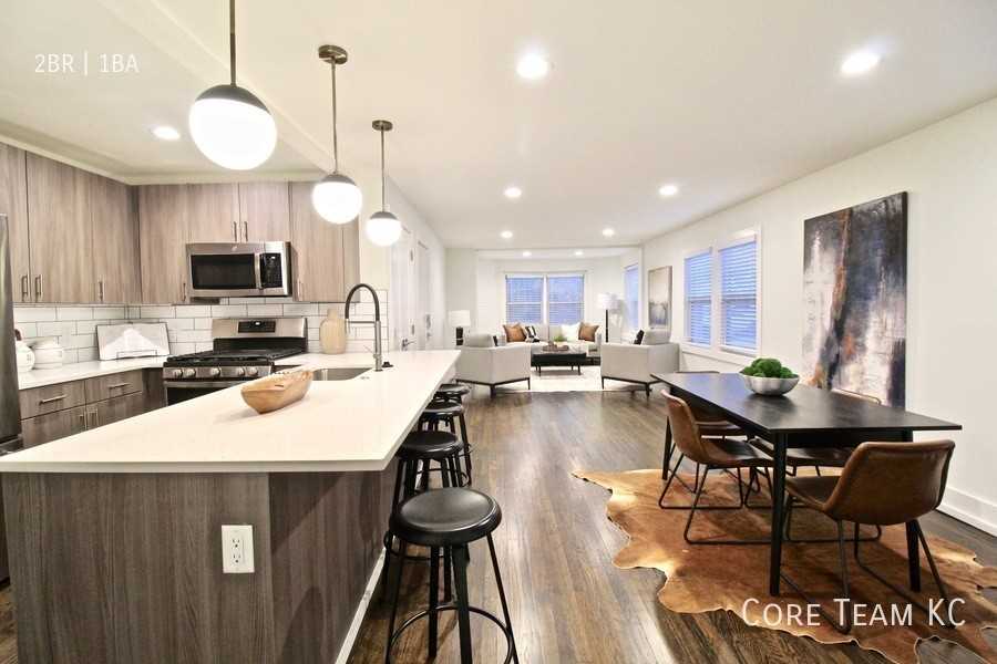 4325 Roanoke Parkway