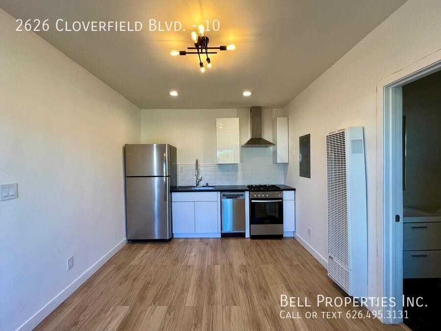 2626 Cloverfield Boulevard #10 - Photo 4 of 4