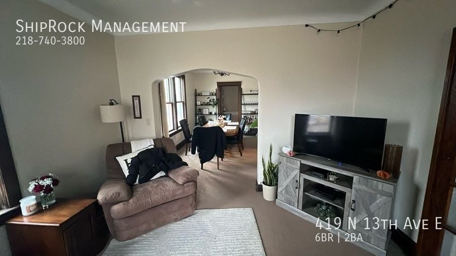 419 N 13th Ave E - Photo 3 of 13