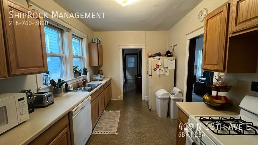 419 N 13th Ave E - Photo 4 of 13