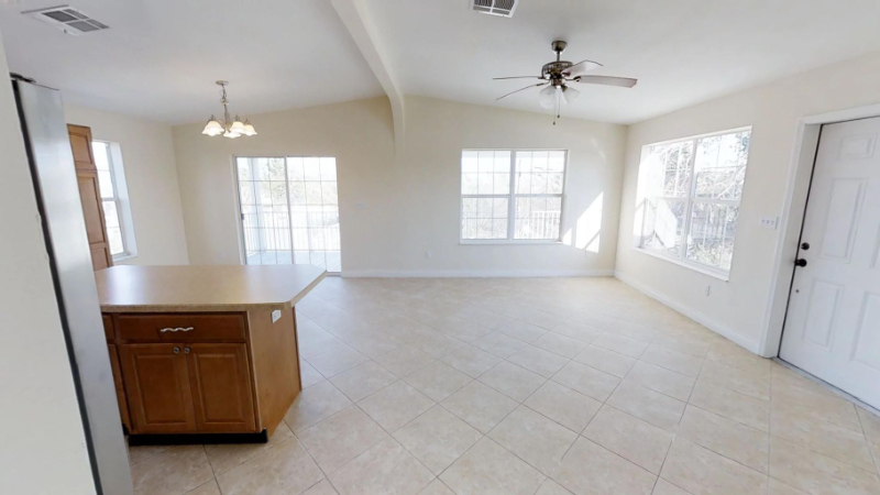 31430 Avenue E - Photo 4 of 15