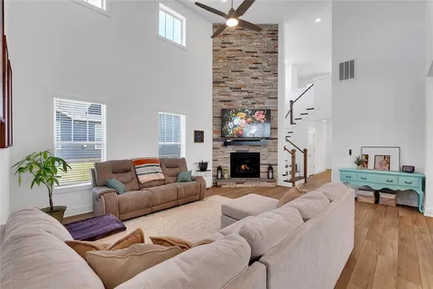 109 Founders Blvd - Photo 3 of 20