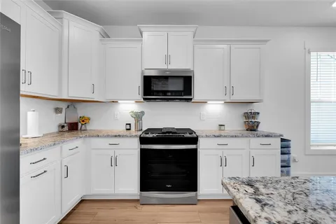 109 Founders Blvd - Photo 5 of 20