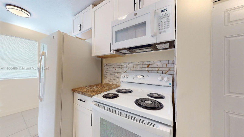 830 Northwest 3rd Street - Photo 3 of 15