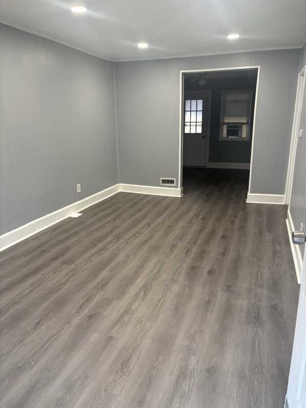 921 Bonaparte Ave - Photo 2 of 15