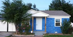 5202 North Rockwell Avenue - Photo 1 of 1