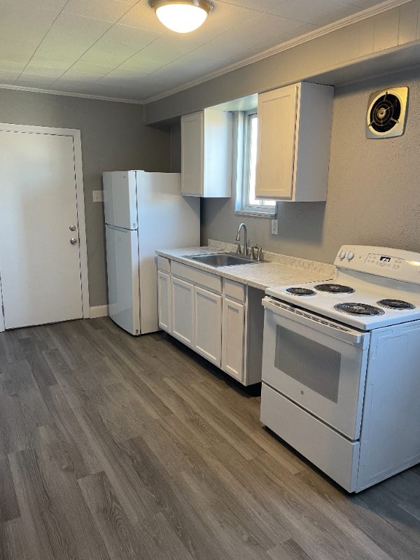 1937 Kenneth Avenue #B - Photo 4 of 8