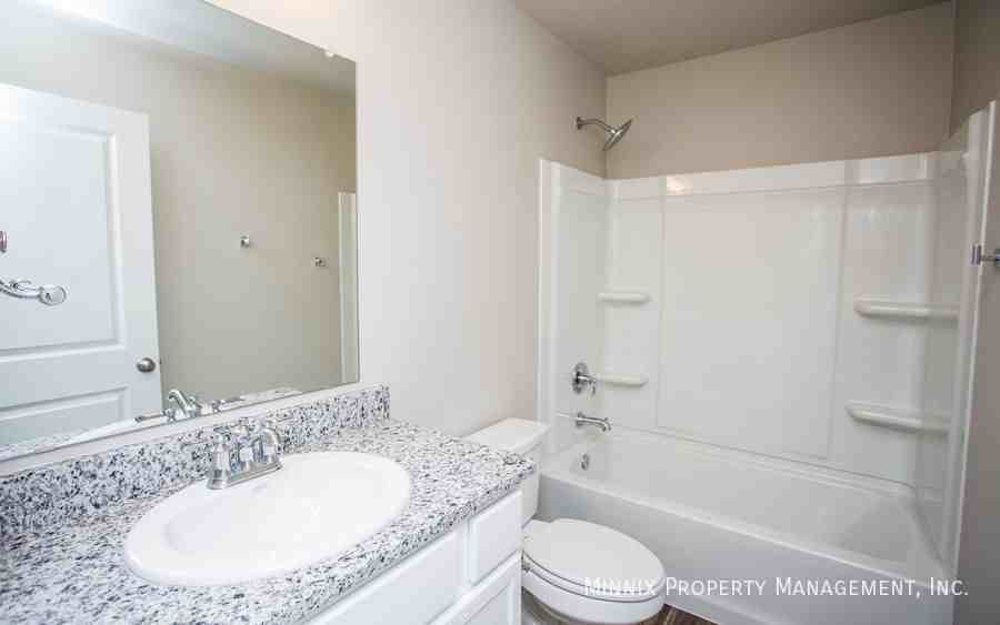 2105 Kirksey Ave - Photo 7 of 37