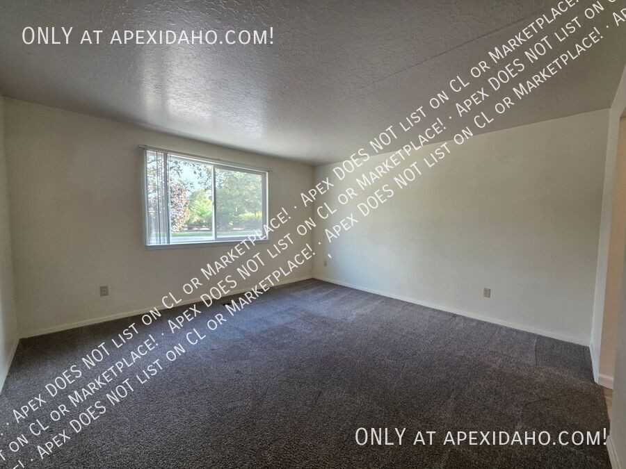 305 S Walnut St - Photo 2 of 12