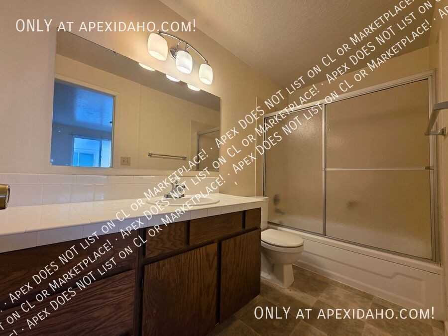 305 S Walnut St - Photo 7 of 12