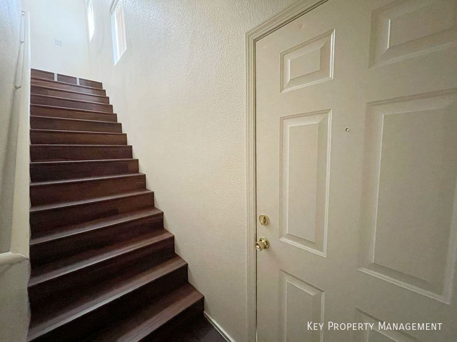 7554 Durham Hall Ave #201 - Photo 5 of 34