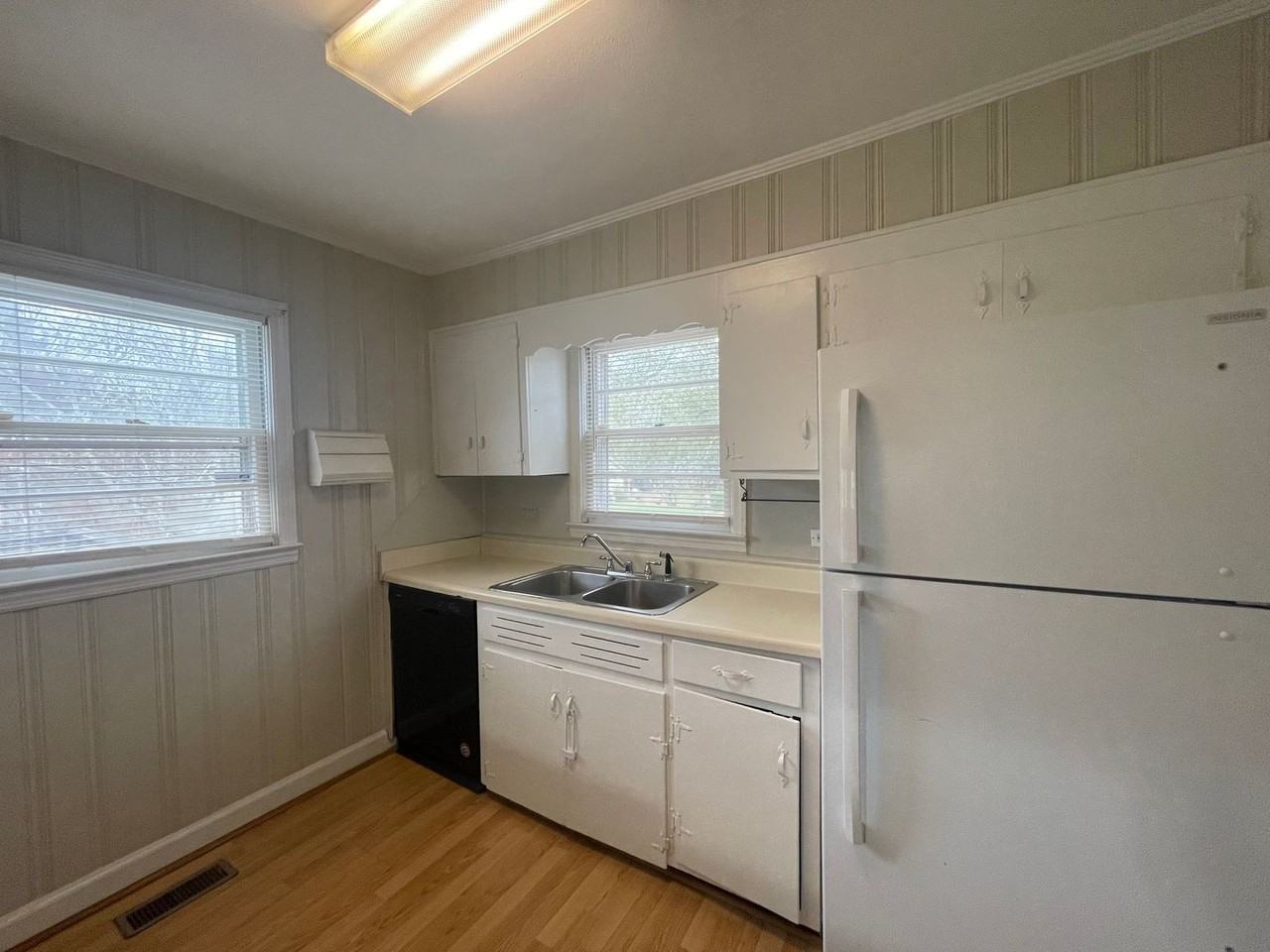 25 N Hollis St - Photo 4 of 14