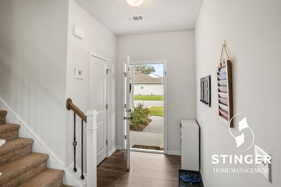 19 Seneca Way - Photo 3 of 30