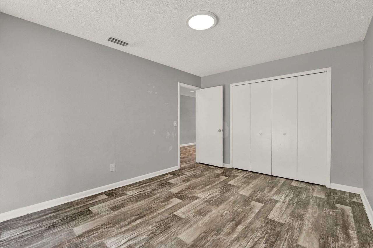 912 Smith St - Photo 7 of 9