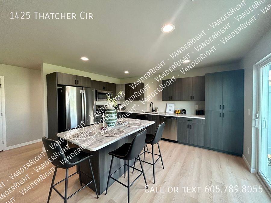 1425 Thatcher Circle - Photo 2 of 24