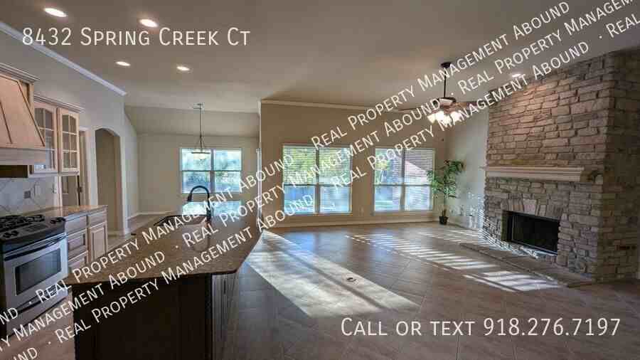 8432 Spring Creek Lane - Photo 6 of 17