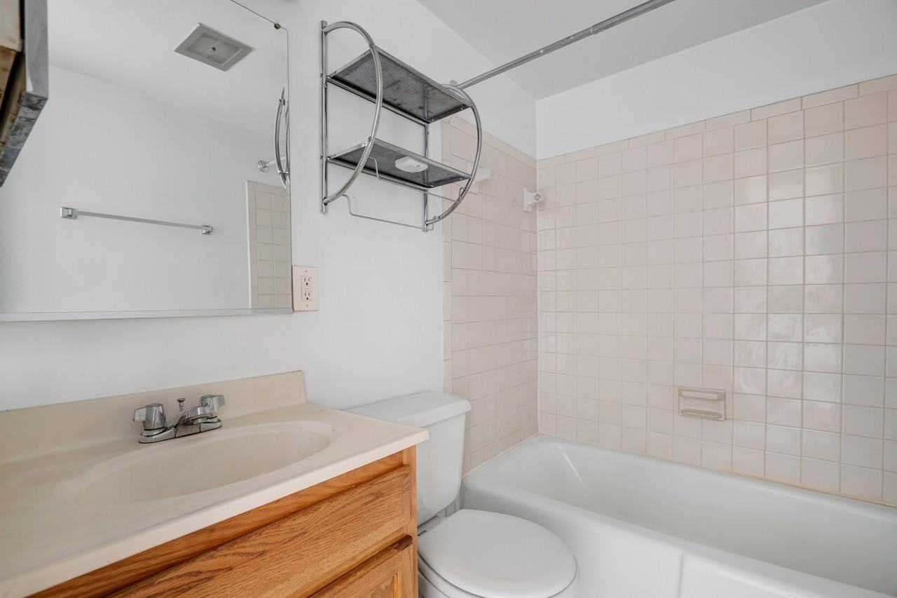 4450 Macarthur Blvd Nw #7A - Photo 5 of 6