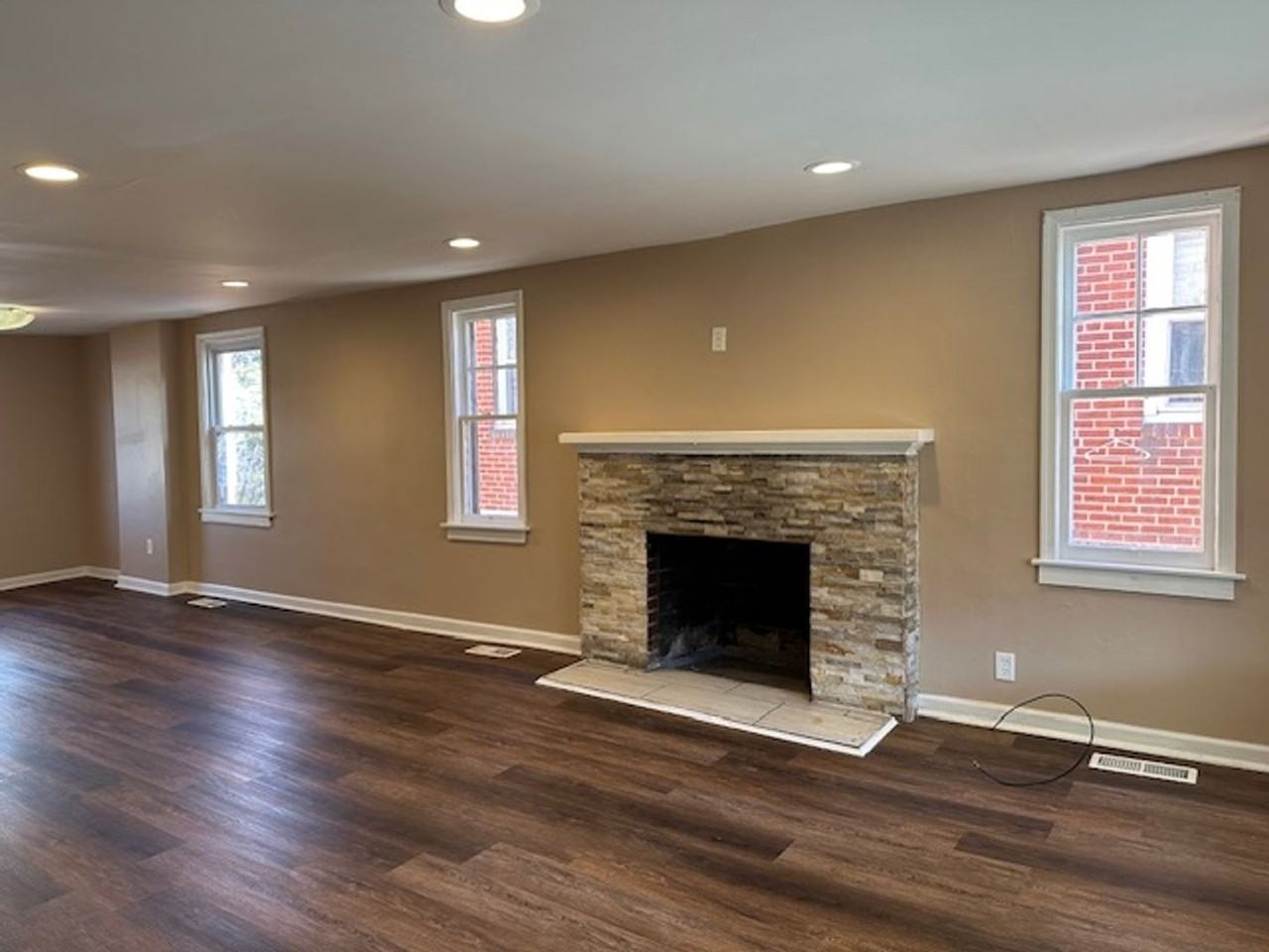 2266 Kensington St - Photo 2 of 13