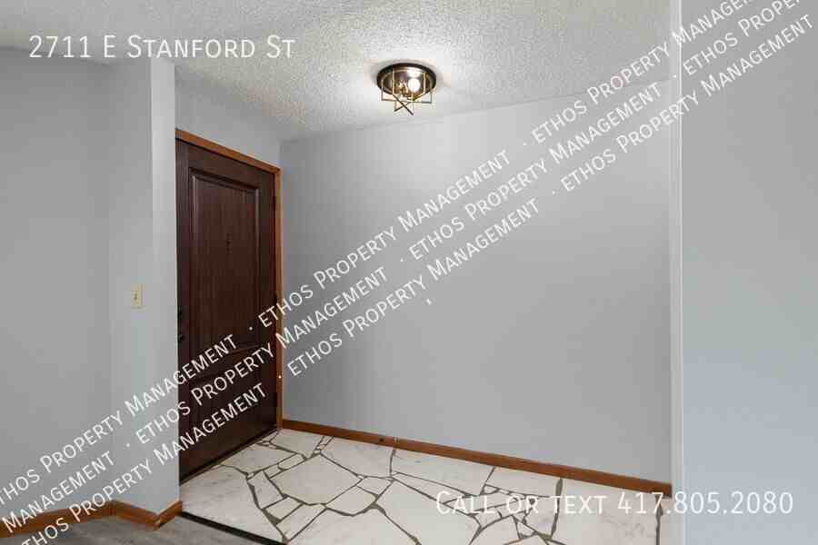 2711 E Stanford St - Photo 3 of 18