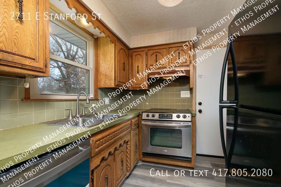 2711 E Stanford St - Photo 6 of 18