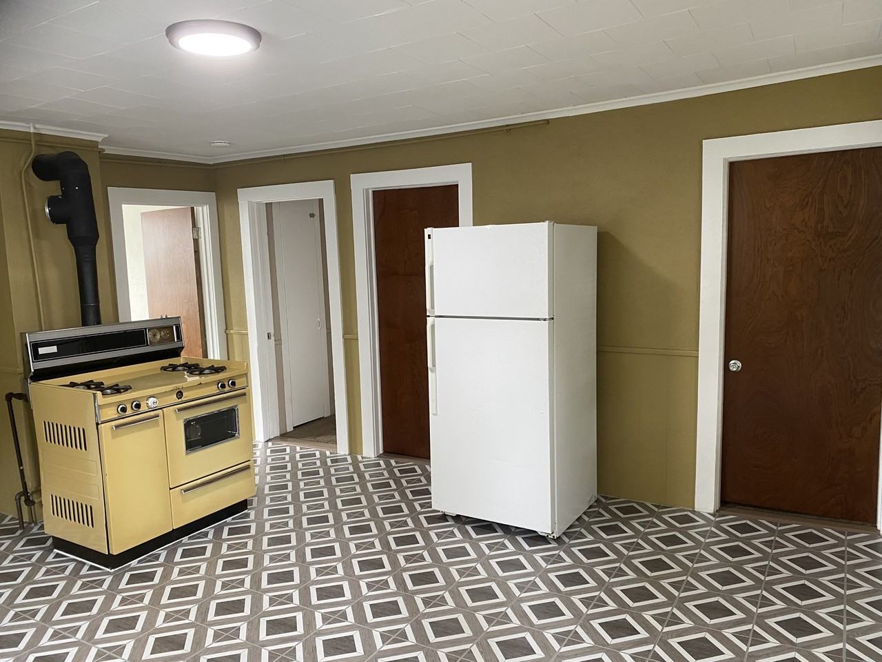 6 Walcott St #1R - Photo 2 of 11