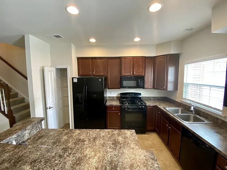 8939 Ringview Dr #8939 - Photo 2 of 10