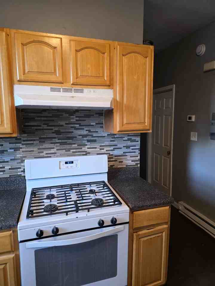 706 Grove St #1 - Photo 5 of 12