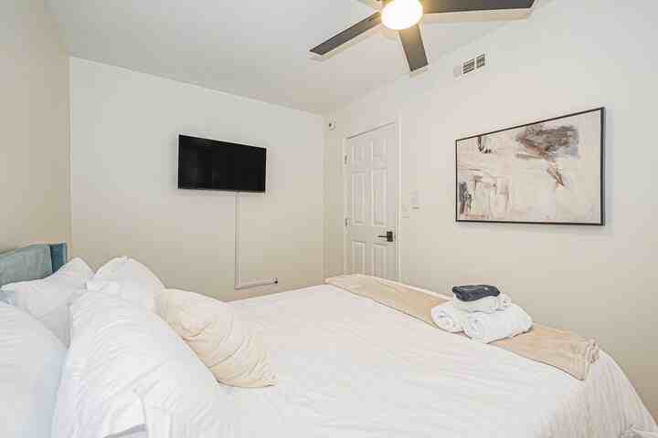 1212 16th St Ne #1212 - Photo 2 of 15