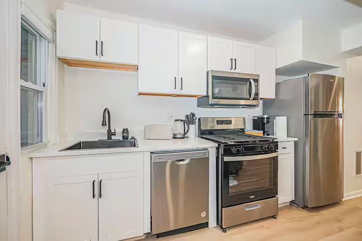 1212 16th St Ne #1212 - Photo 3 of 15