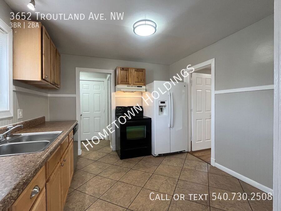 3652 Troutland Avenue Northwest - Photo 4 of 11