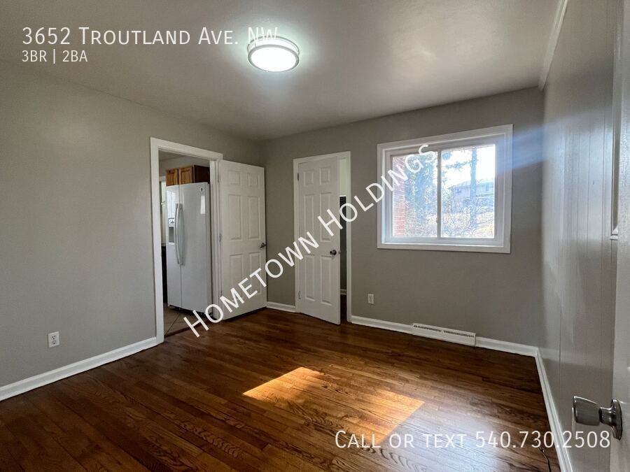 3652 Troutland Avenue Northwest - Photo 5 of 11