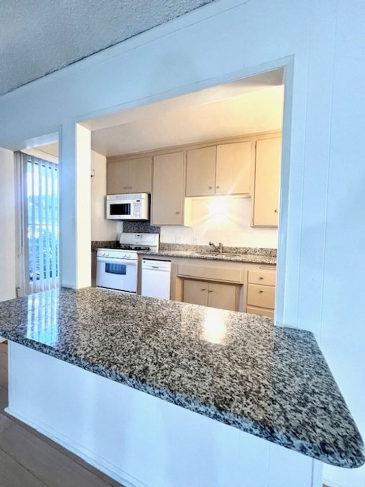 1152 N Poinsettia Pl #9 - Photo 4 of 8