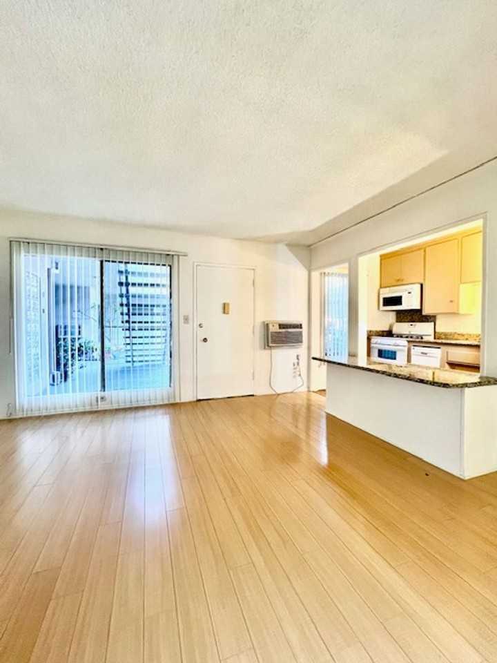 1152 N Poinsettia Pl #9 - Photo 7 of 8