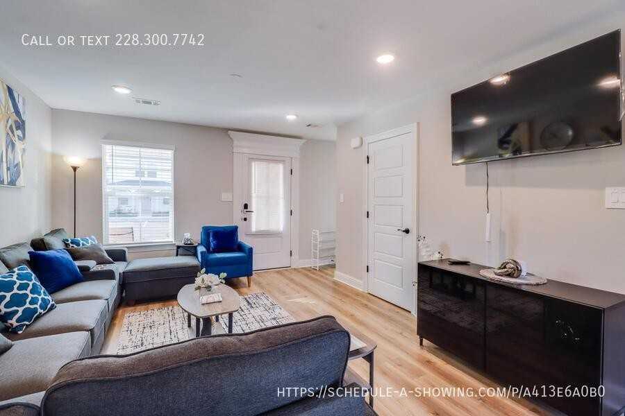 142 Coral Breeze Dr #1 - Photo 4 of 11