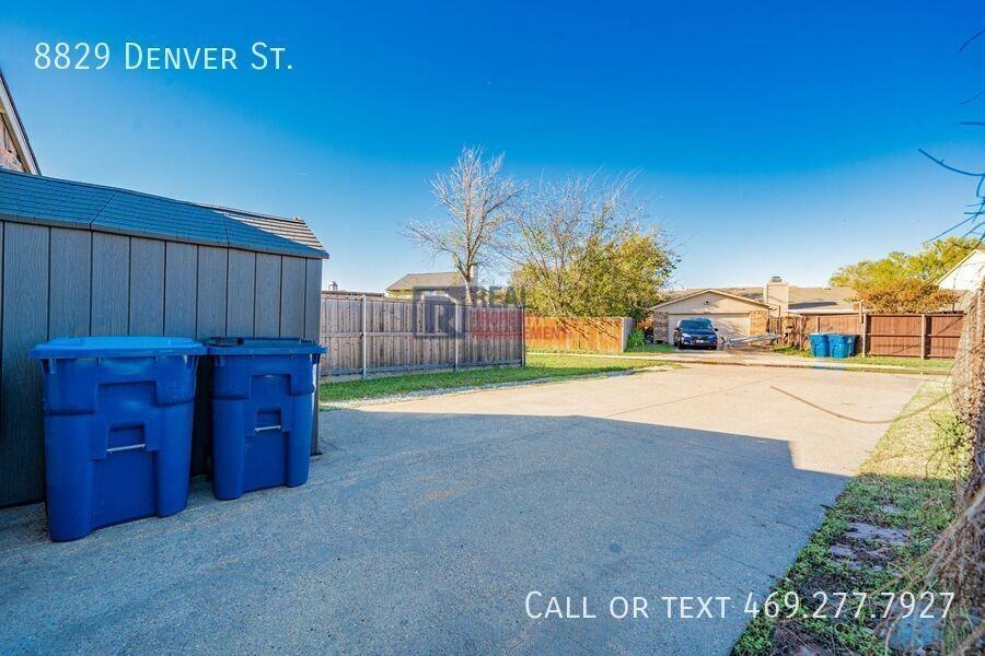 8829 Denver St - Photo 4 of 29