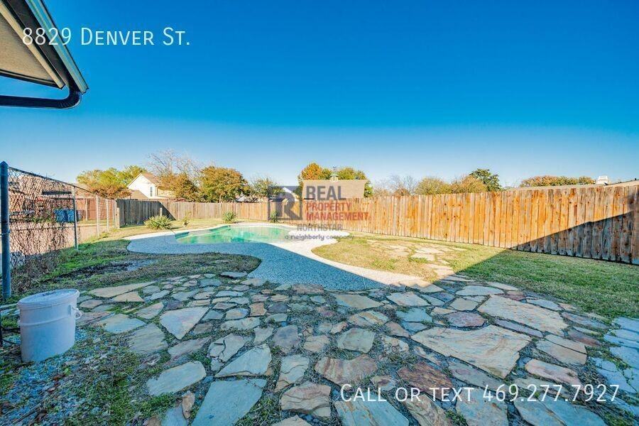 8829 Denver St - Photo 7 of 29