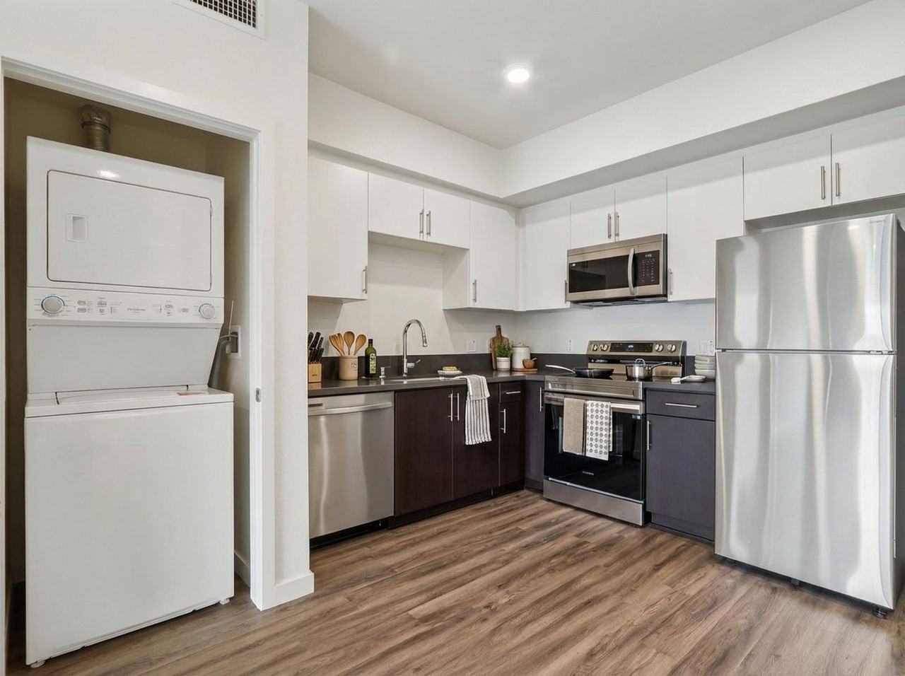 Cloud Nine Apartments – 3567 Chesapeake Ave., Los Angeles, CA 90016 - Photo 2 of 50