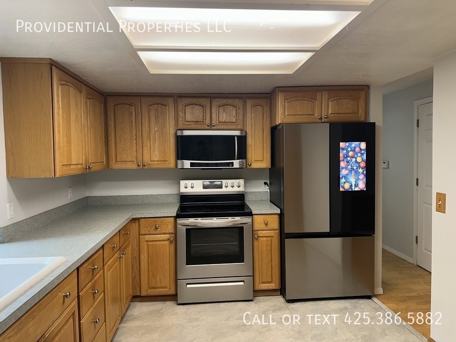 12914 Northeast 136th Street - Photo 2 of 16