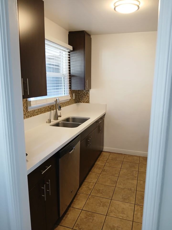 7450 Hollywood Blvd #3 - Photo 7 of 12