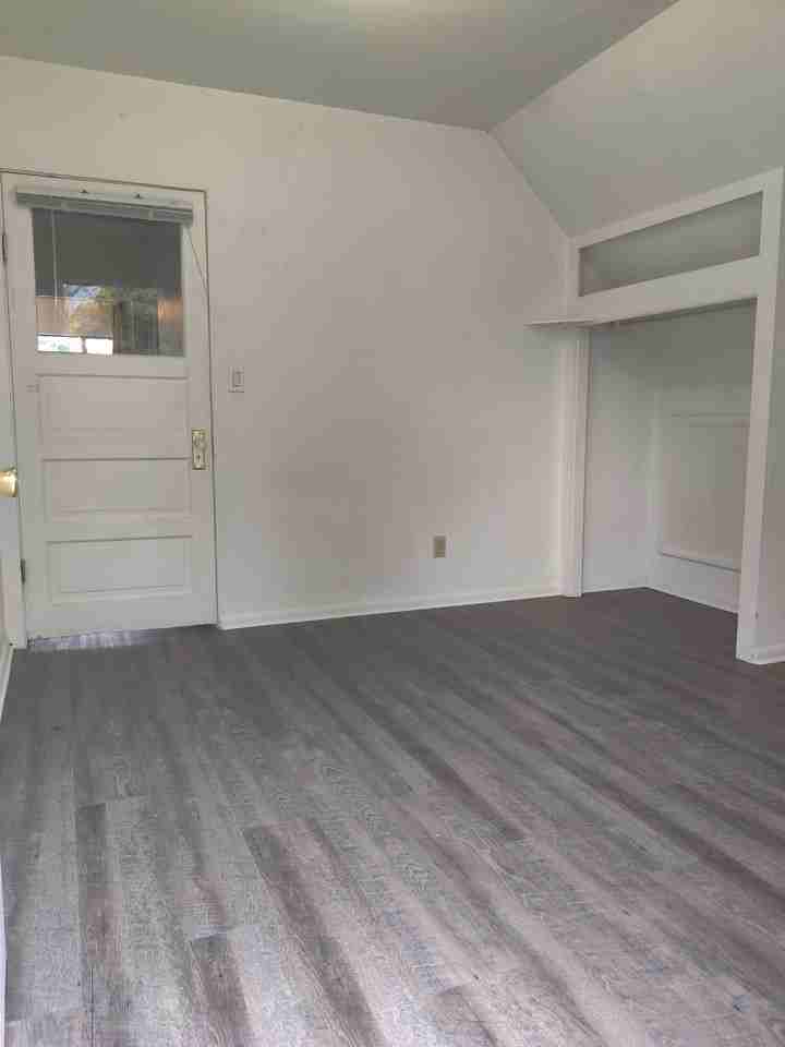 4407 5th Avenue Northeast #NA - Photo 5 of 16