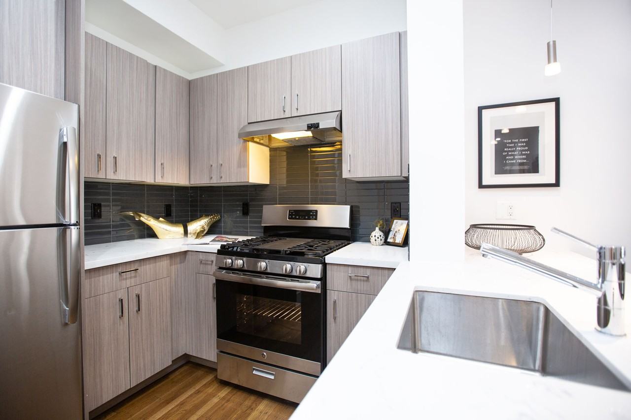 990 Geary - Photo 5 of 50