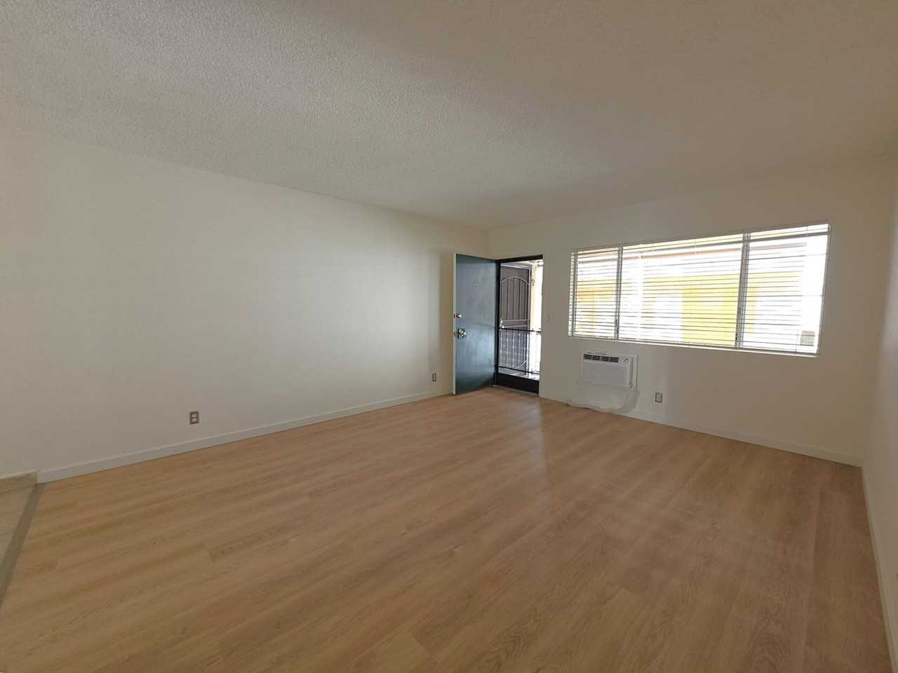 4458 Woodman Ave #10 - Photo 6 of 11