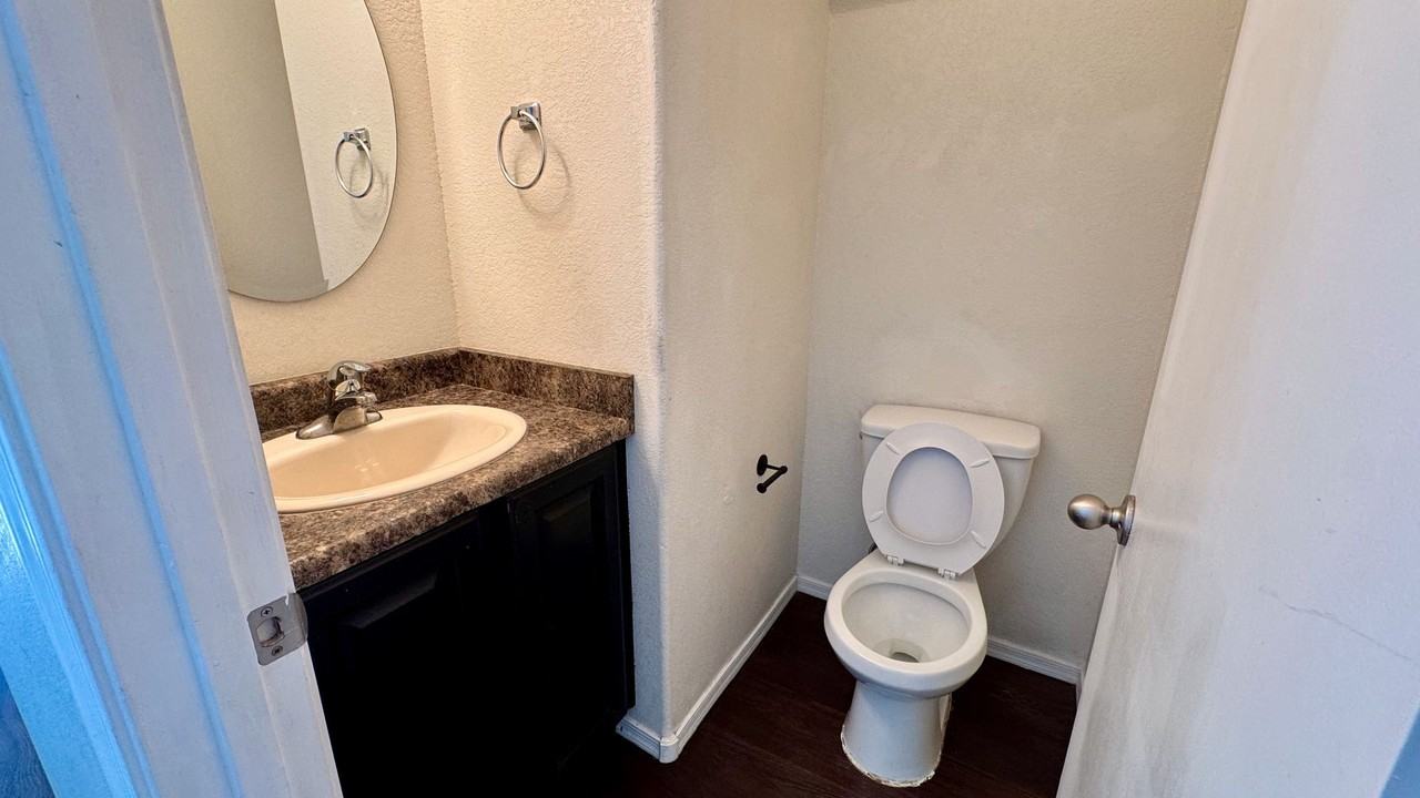 1221 East Chambers Street - Photo 5 of 25