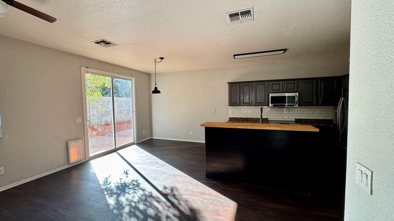 1221 East Chambers Street - Photo 7 of 25