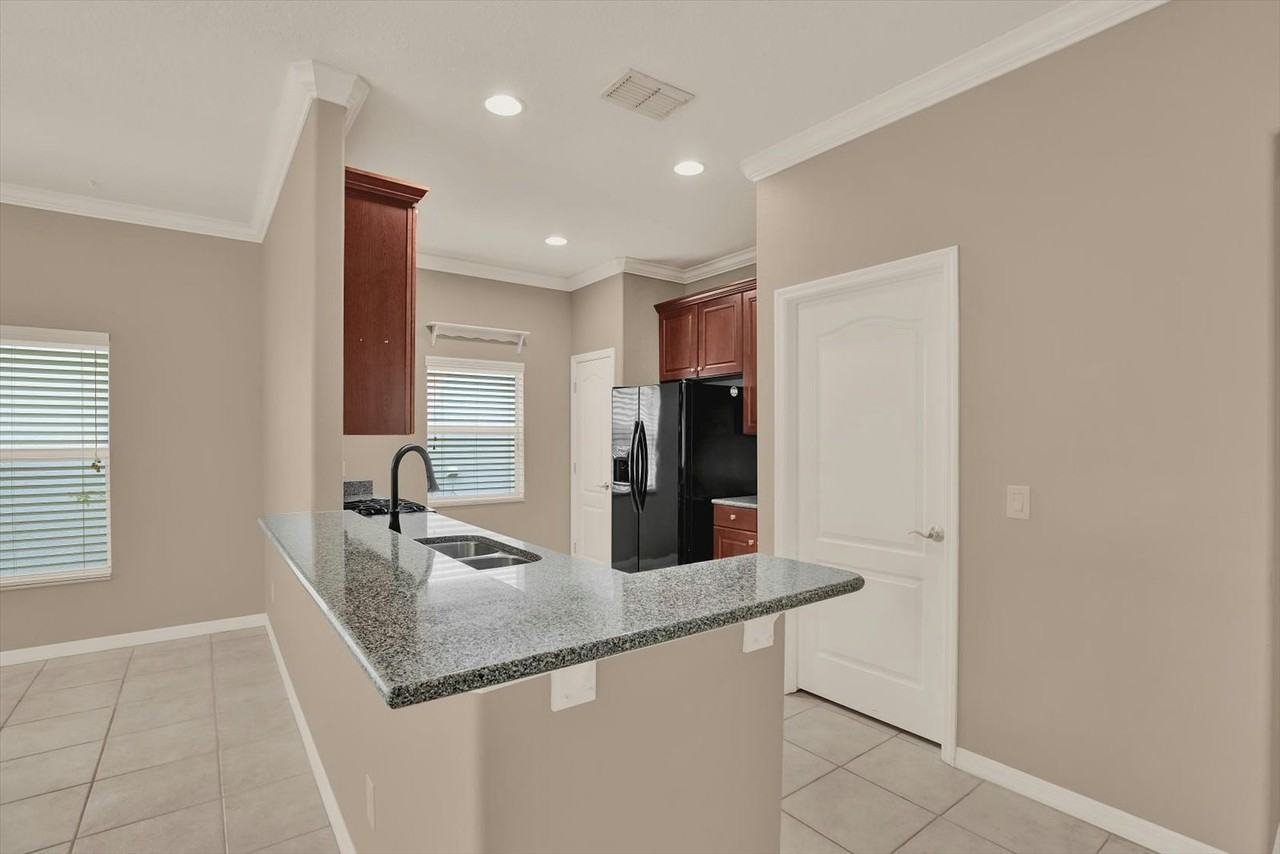 20118 Bay Cedar Avenue - Photo 4 of 26