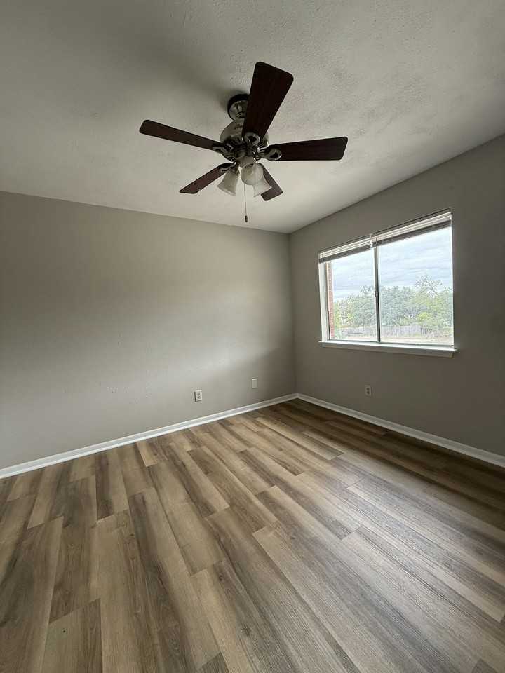 1690 Hofheinz Street, Unit B2 - Photo 2 of 14