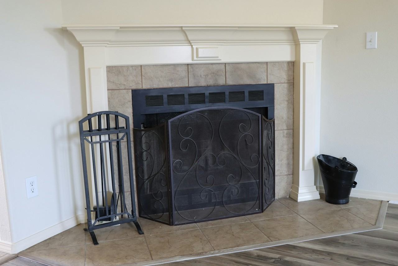 805 Southwest Sandrock Road - Photo 4 of 15